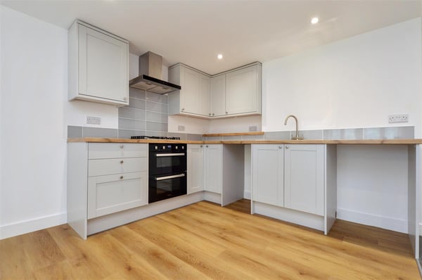 Flat Hankham Hall Road in Wealden