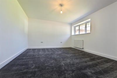 Flat Hankham Hall Road in Wealden