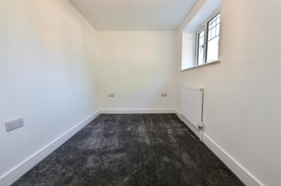 Flat Hankham Hall Road in Wealden