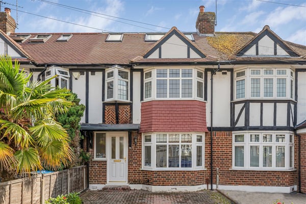 House Cardinal Avenue in Greater London