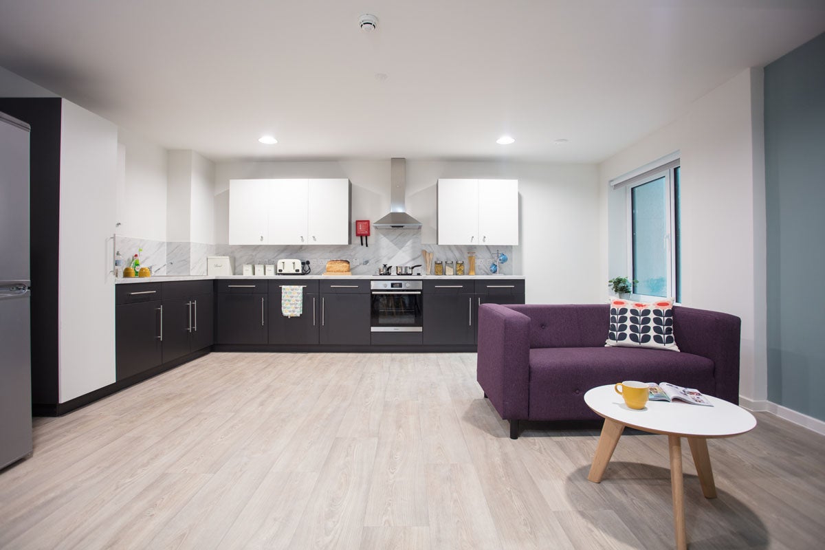 Room High Street in Greater London