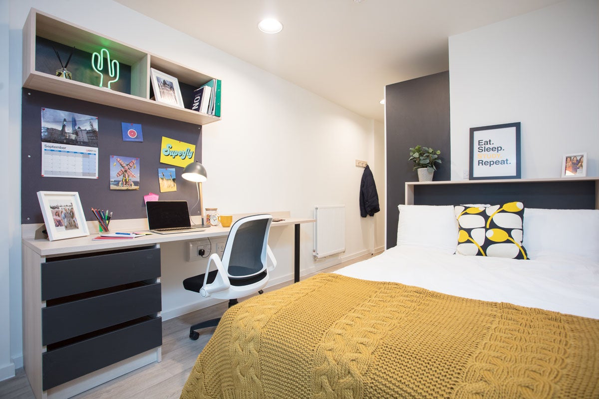 Room High Street in Greater London