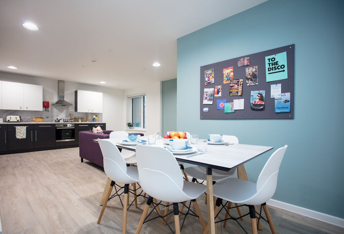 Room High Street in Greater London