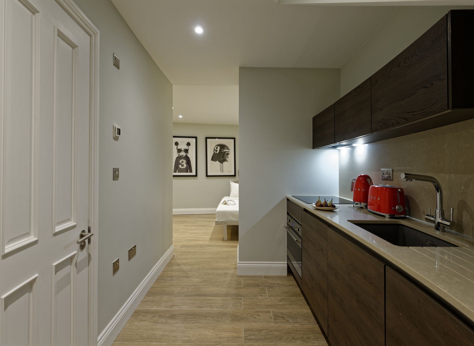 Flat Emperor's Gate in Greater London