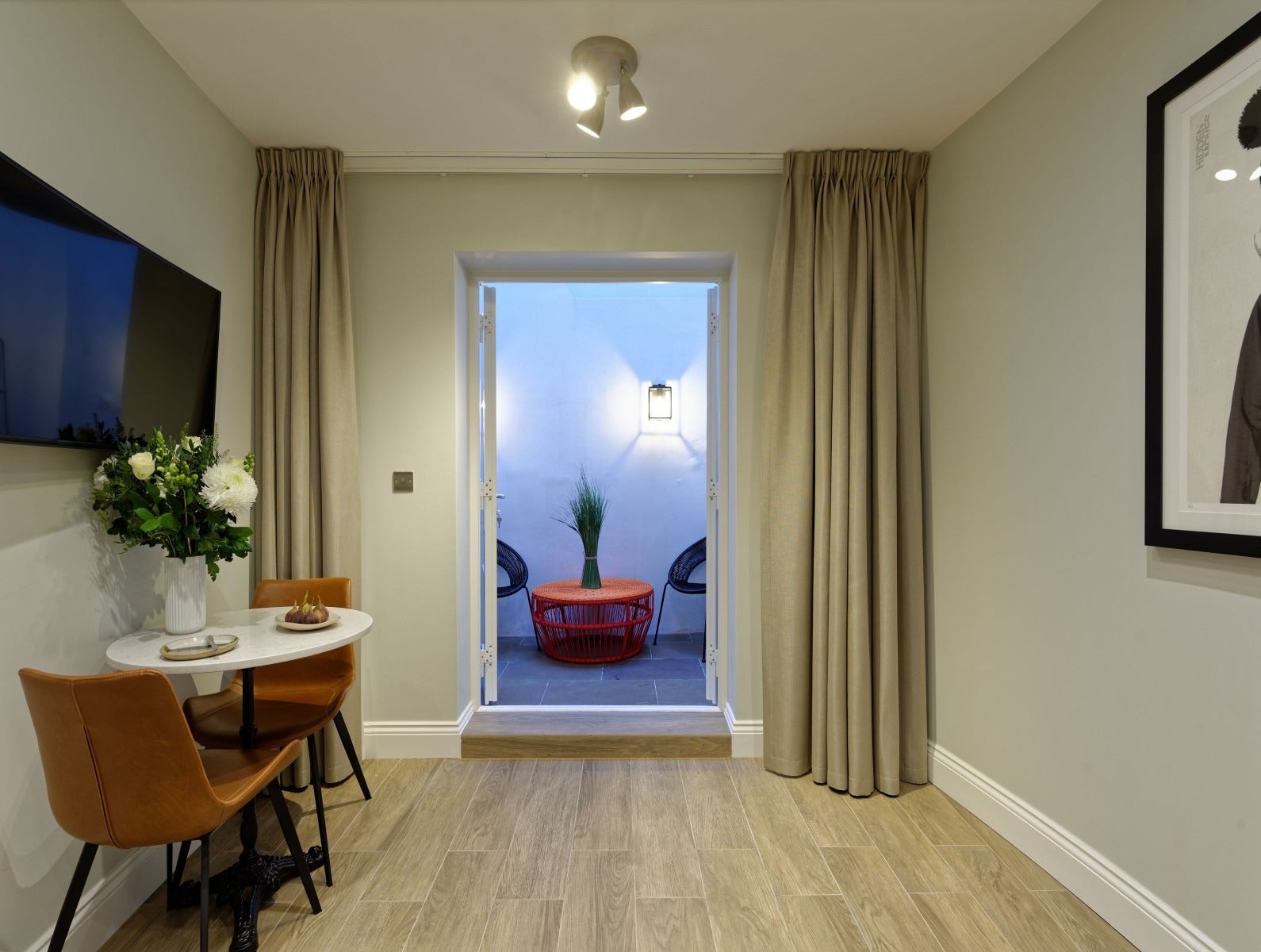 Flat Emperor's Gate in Greater London