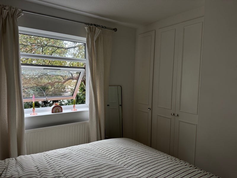 Room Acorn Way in Greater London
