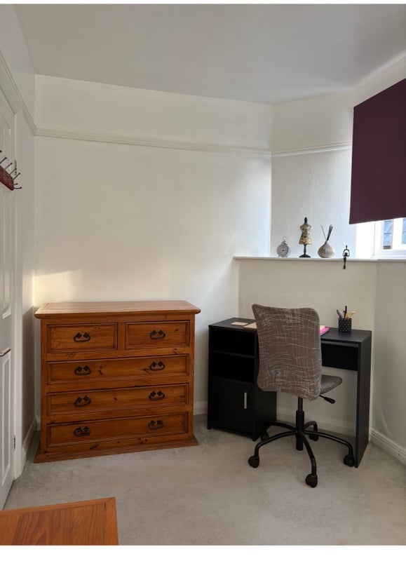 Room Sylvan Road in Greater London