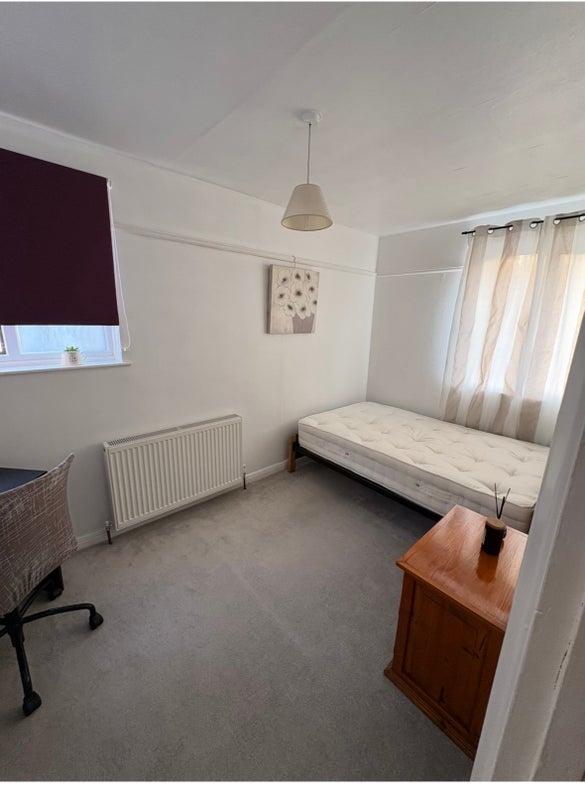 Room Sylvan Road in Greater London