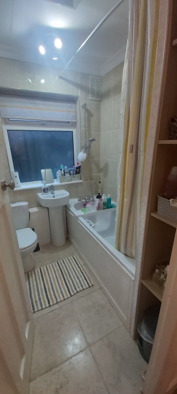 Room Honiton Road in Coventry