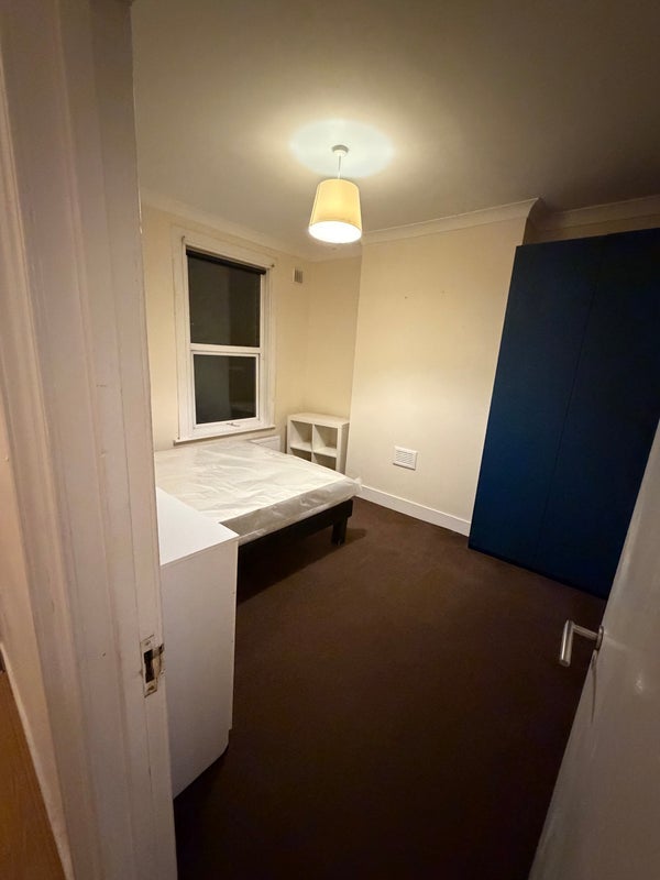 Room Lea Bridge Road in Greater London
