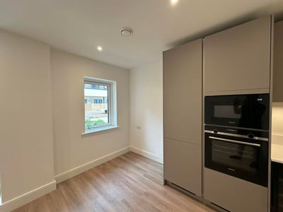 Flat Wiltshire Gardens in Greater London