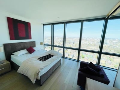 Flat Stebondale Street in Greater London