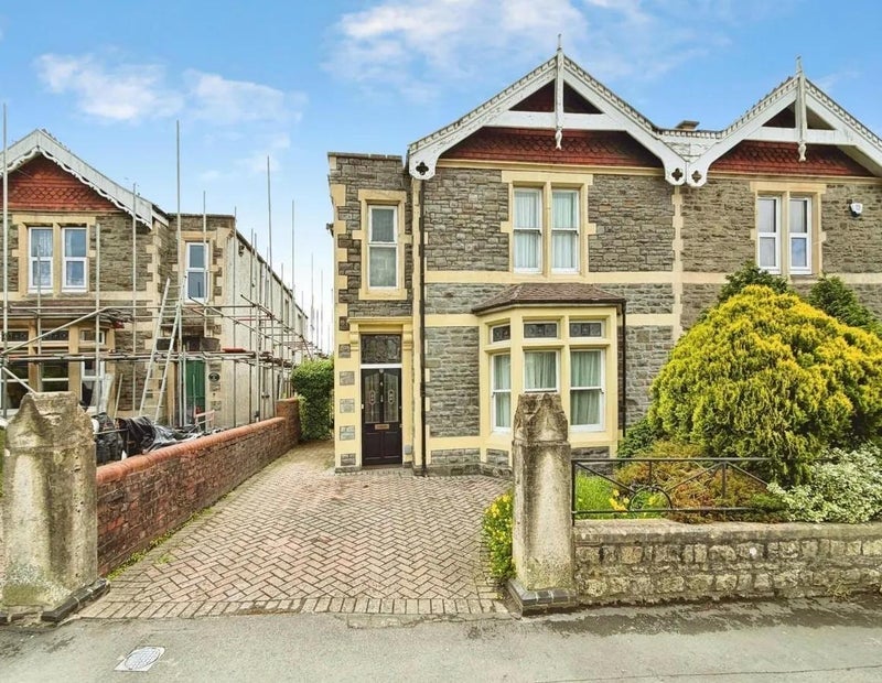 Room Priory Road in Bristol