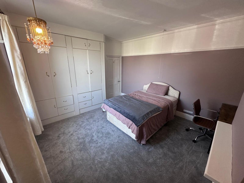 Room Priory Road in Bristol