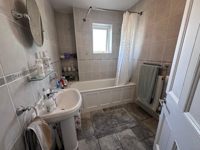 Room Priory Road in Bristol