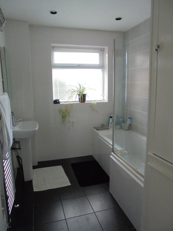 Room Warwick Road in Metropolitan Borough of Solihull