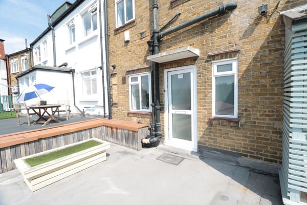 Flat Castle Parade in Epsom and Ewell