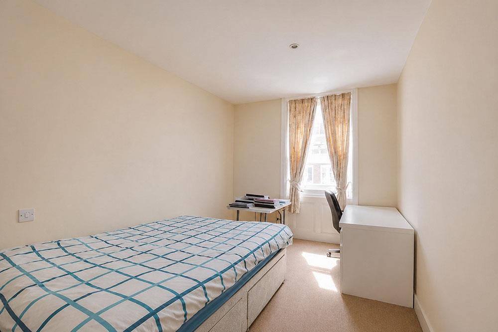 Flat Cleveland Street in Greater London