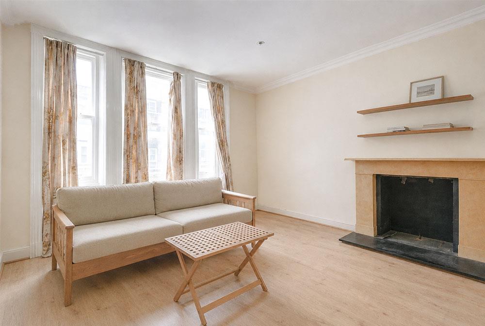 Flat Cleveland Street in Greater London