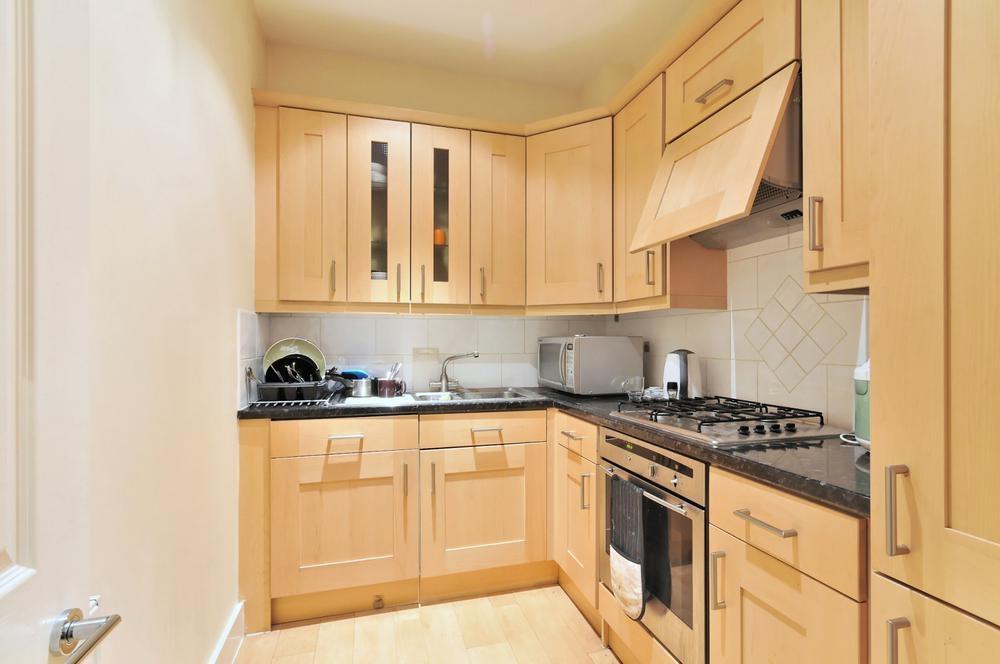 Flat Cleveland Street in Greater London