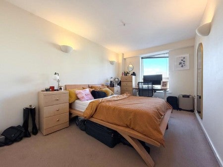 Flat Riverside Way in Leeds