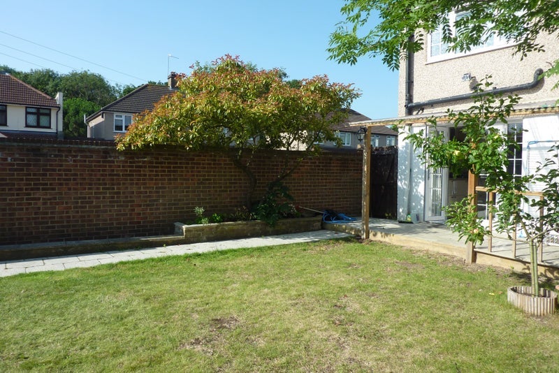 Room Raeburn Road in Greater London