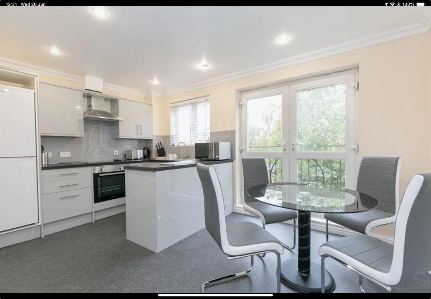 Room The Squareabout in Crawley