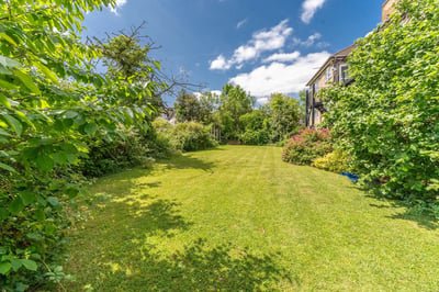Flat Marlborough Hill in Greater London