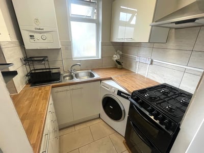 Flat Mountfield Road in Greater London