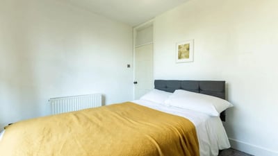 Flat Commondale in Greater London