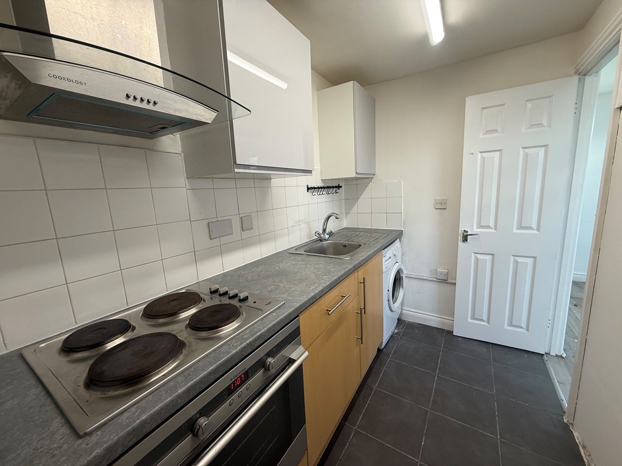 Flat Princes Avenue in Greater London