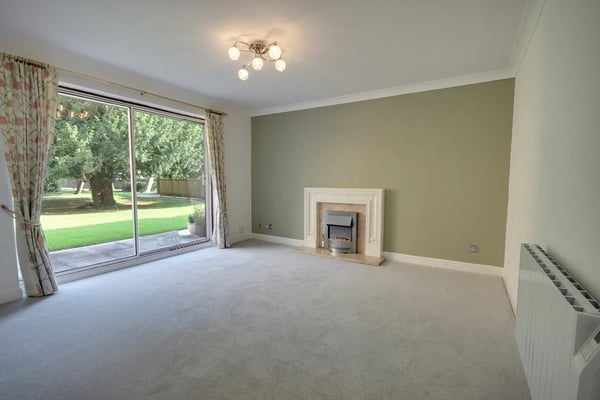 Flat Old Manor Lawns in Beverley