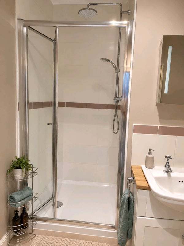 Room Parkstone Road in Poole