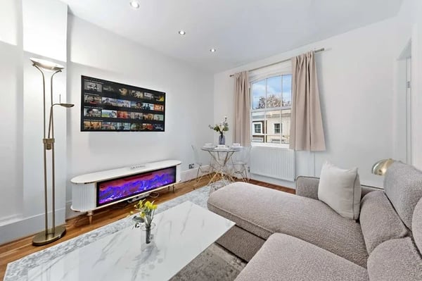 Flat Holland Park Road in Greater London