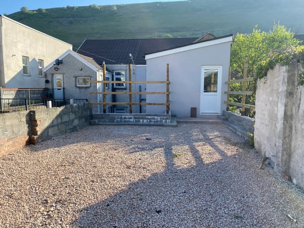 Flat Brook Place in Cwm