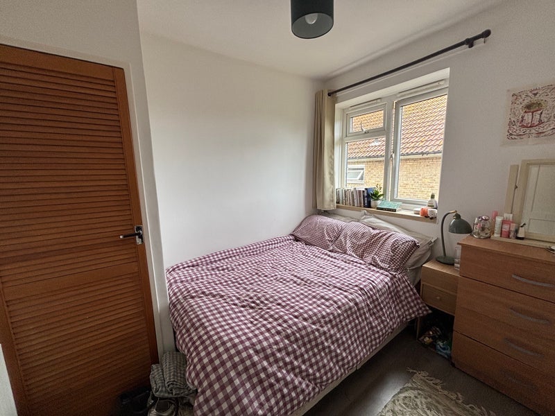 Room Crisp Road in Greater London