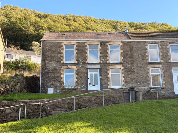House Graig Road in Ynysmeudwy