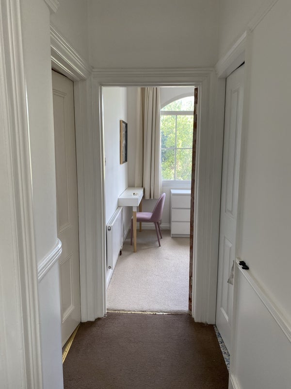 Room London Road in Greater London