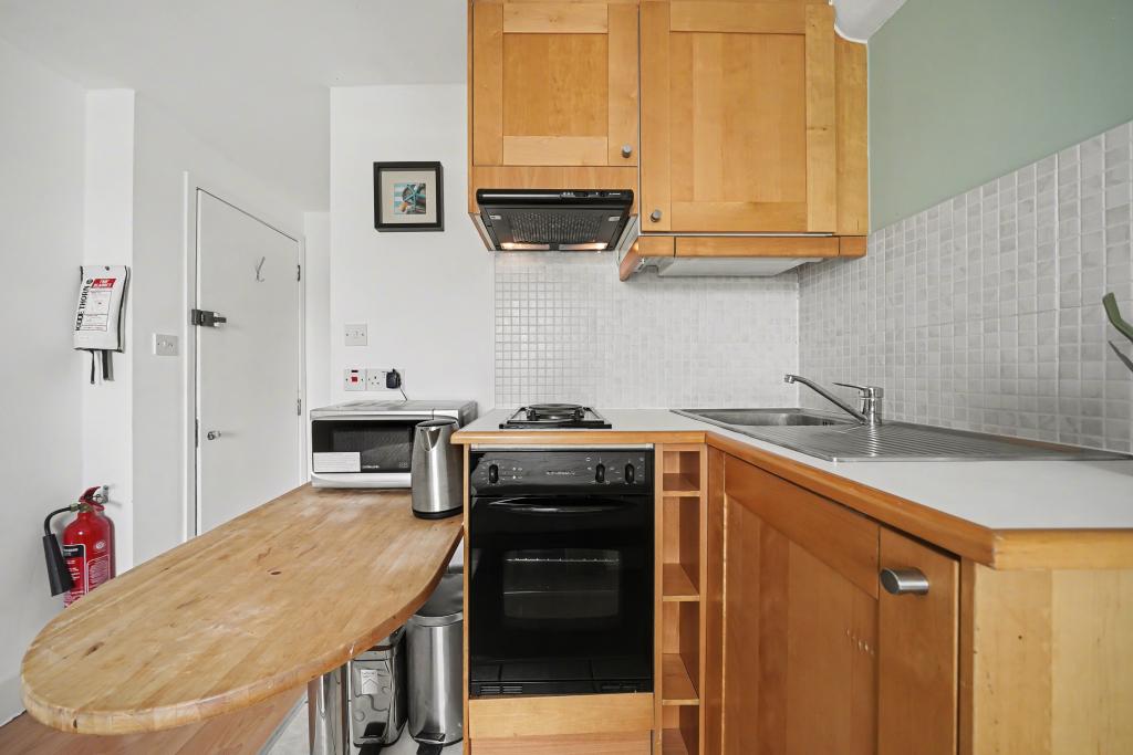 Flat Belgrave Road in City of Westminster