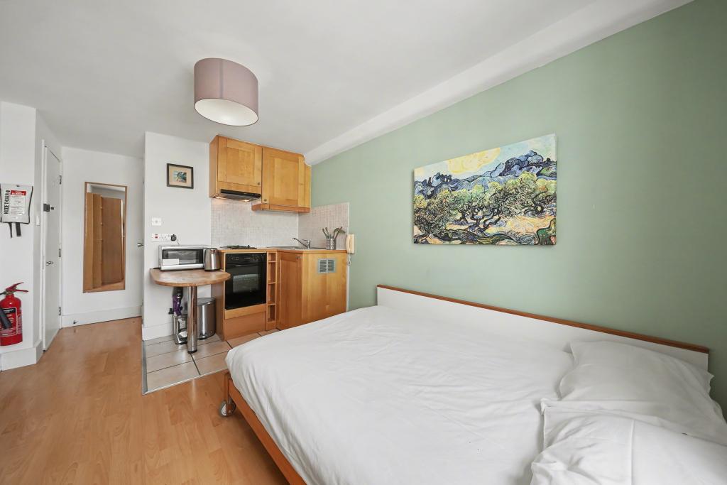 Flat Belgrave Road in City of Westminster