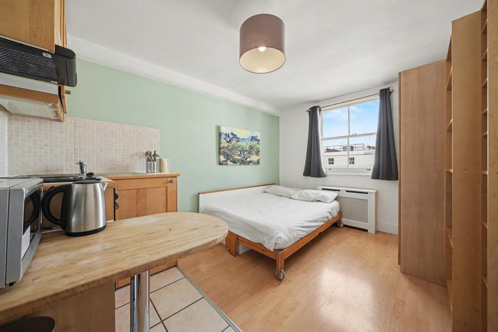 Flat Belgrave Road in City of Westminster