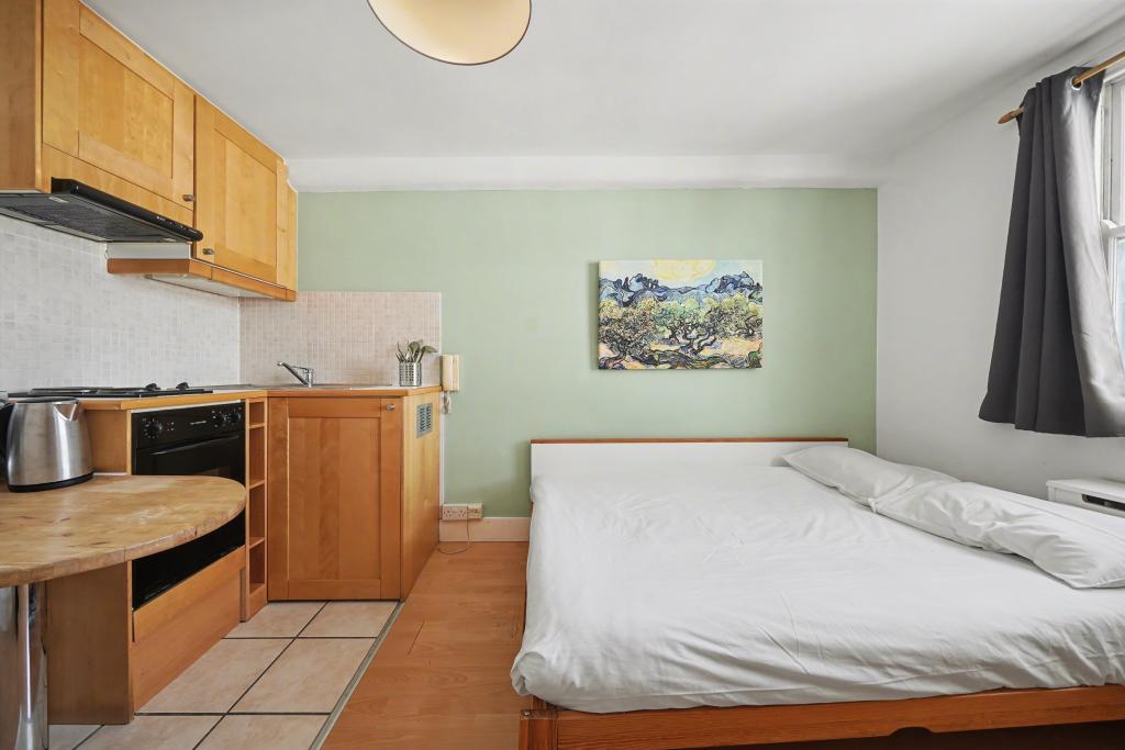Flat Belgrave Road in City of Westminster