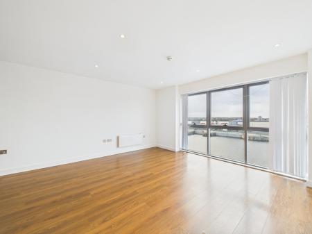 Flat William Jessop Way in Liverpool