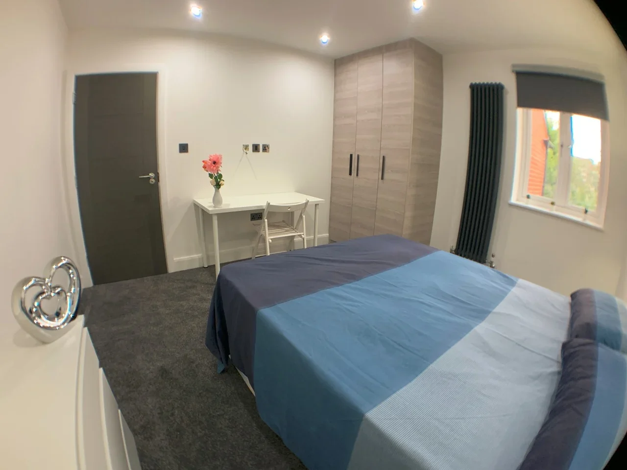 Room Chambers Lane in Greater London