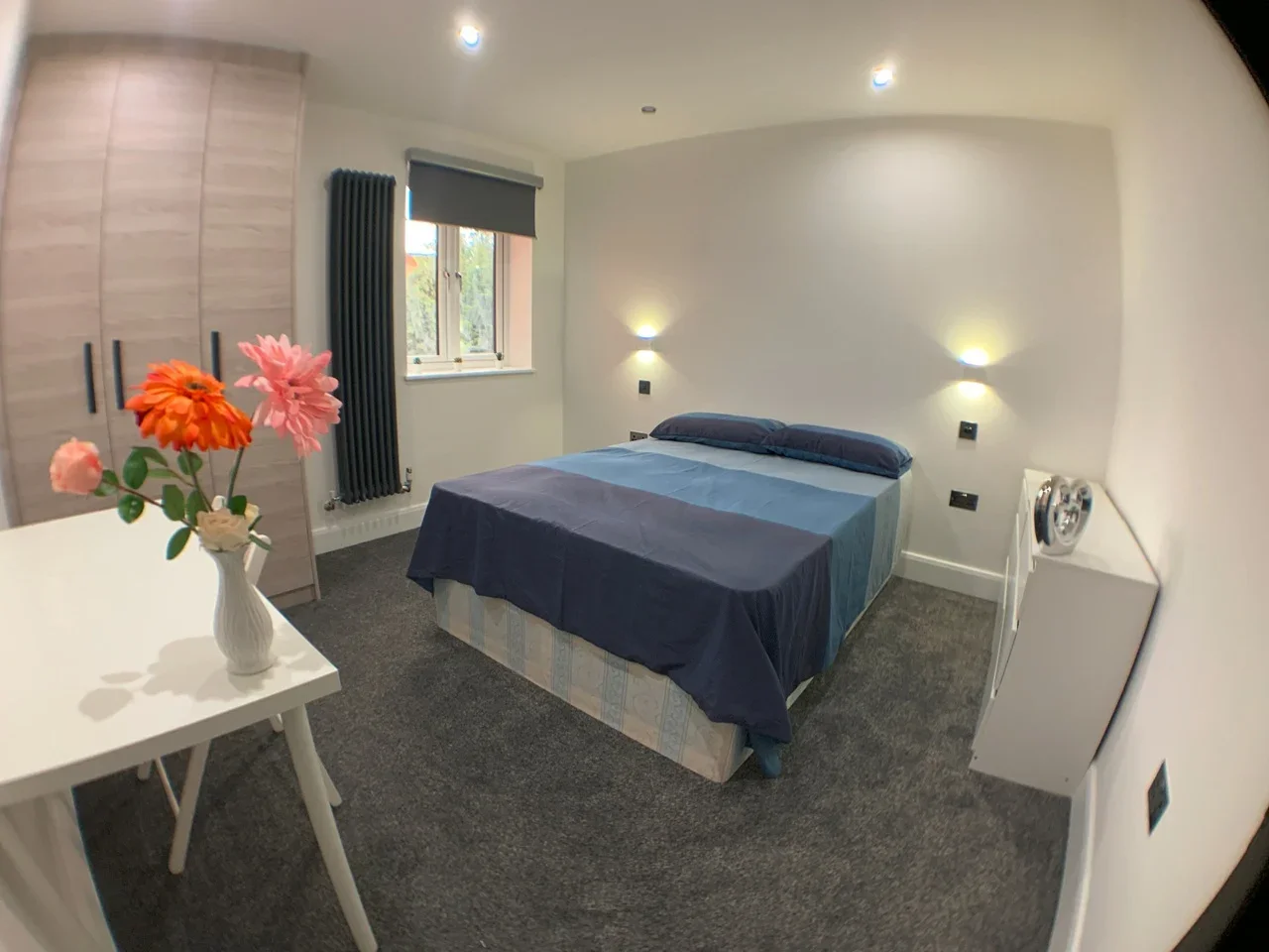 Room Chambers Lane in Greater London