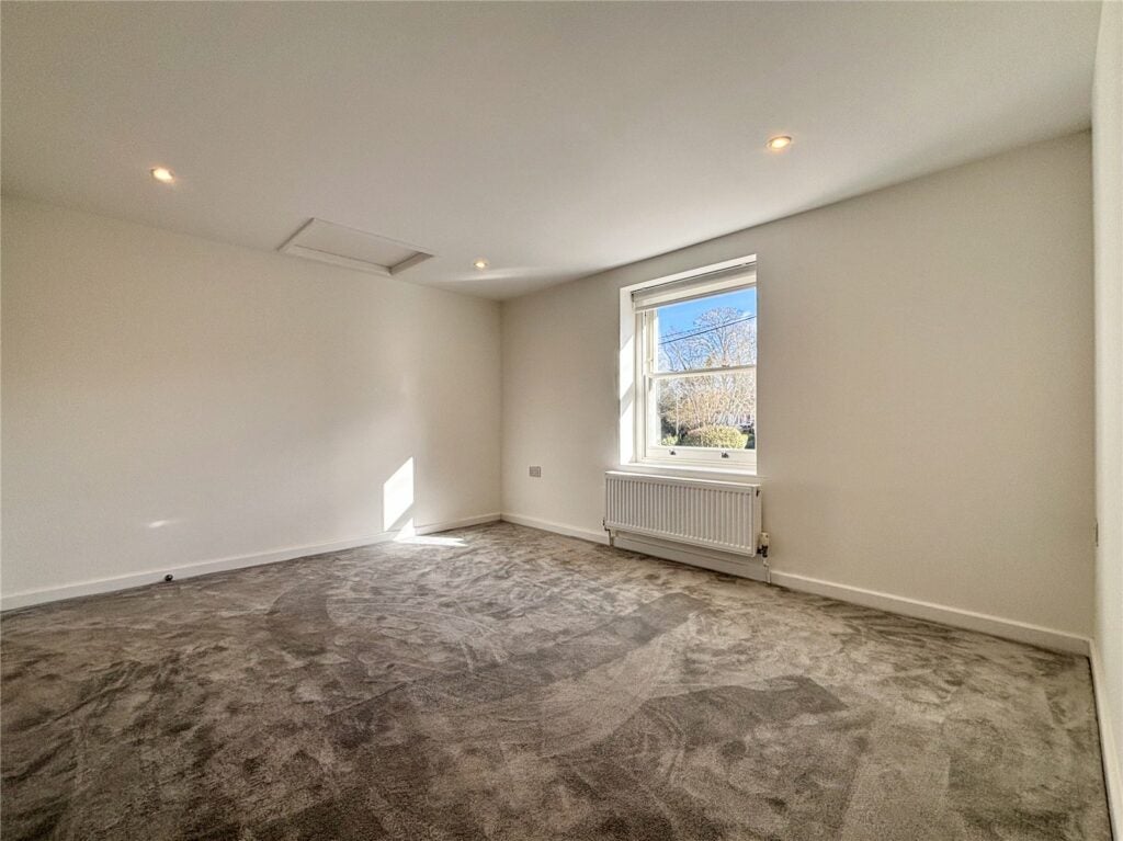 Flat Goddards Lane in Basingstoke and Deane