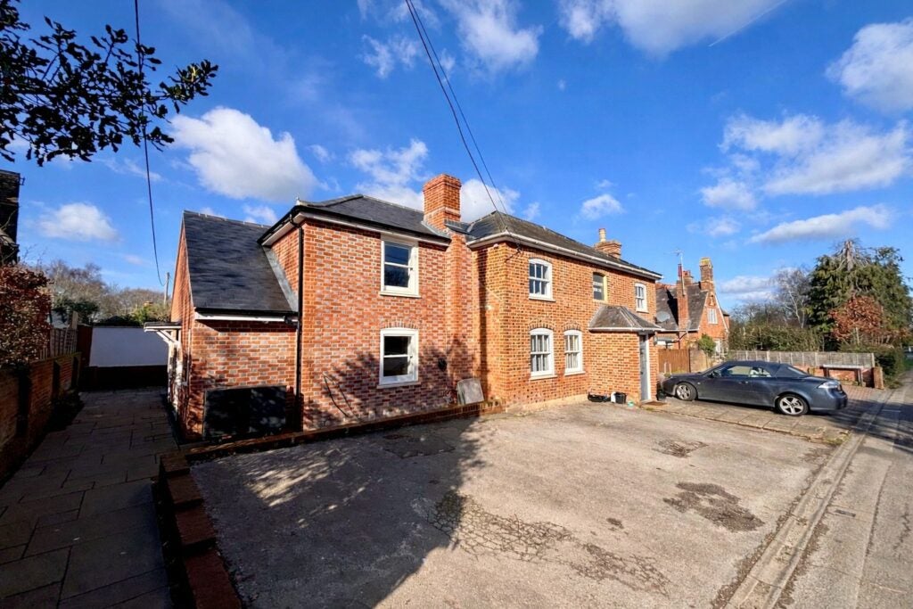 Flat Goddards Lane in Basingstoke and Deane