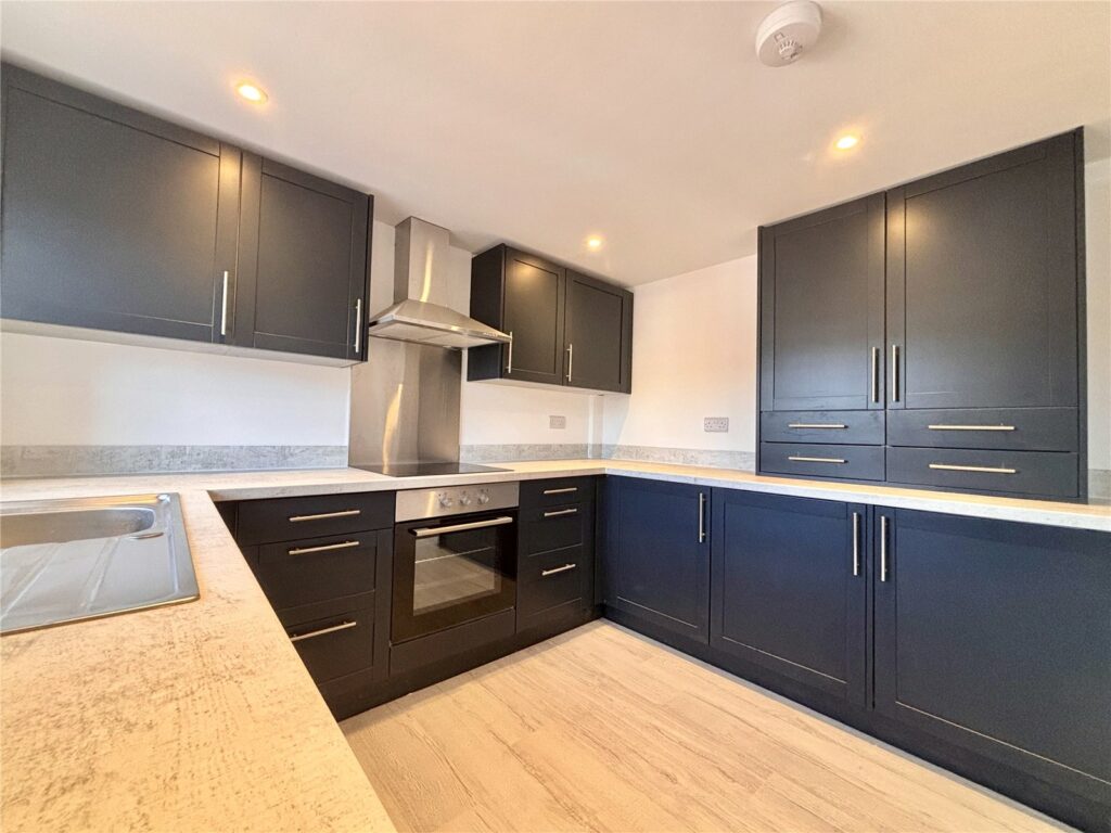 Flat Goddards Lane in Basingstoke and Deane