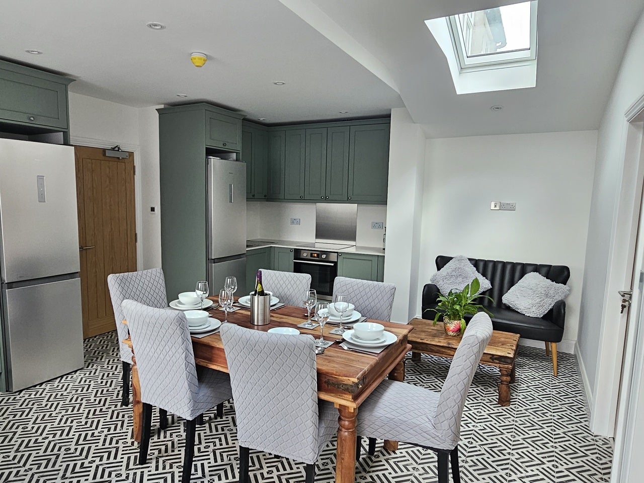 Room Park Avenue in Greater London