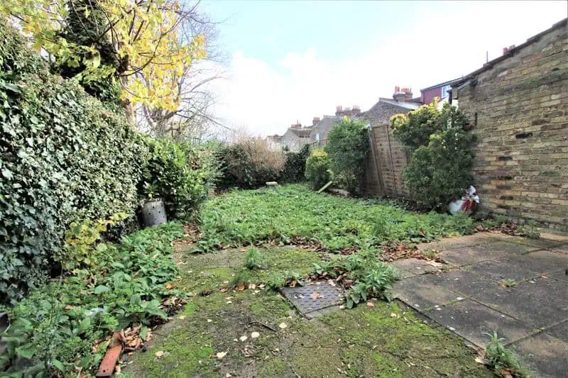 Flat Bensham Lane in Greater London